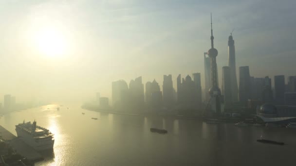 Shanghai stad en Huangpu rivier — Stockvideo