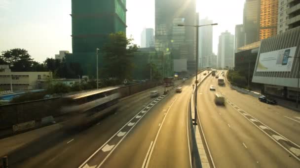 Verkeer drukke snelweg in Hong Kong — Stockvideo