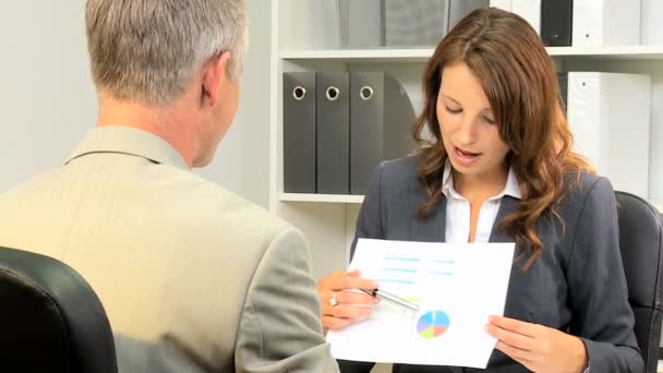 Businessman and businesswoman having meeting in office — Stock Video