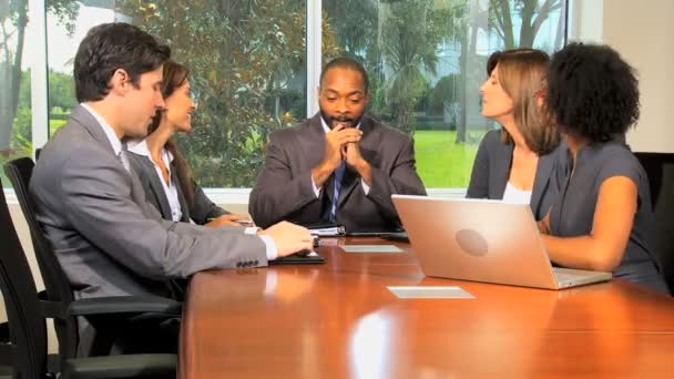 Gente de negocios multiétnicos tener reunión — Vídeos de Stock