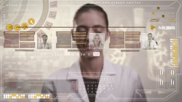 Medico con touchscreen — Video Stock