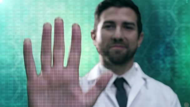 Medico maschio utilizzando touchscreen technolog — Video Stock