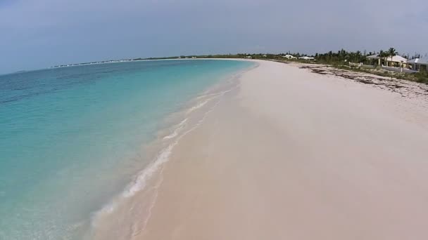 Hermosa playa tropical — Vídeo de stock