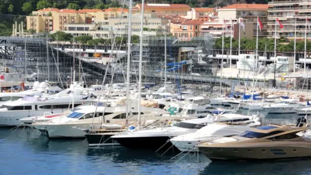 Hafen monte carlo mit Luxusyachten — Stockvideo