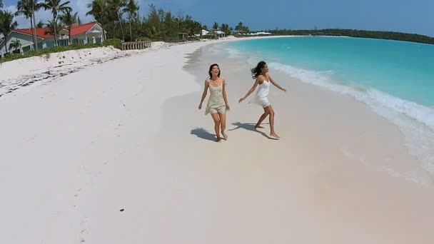 Multi ethnic girls having fun on the beach — Stock Video