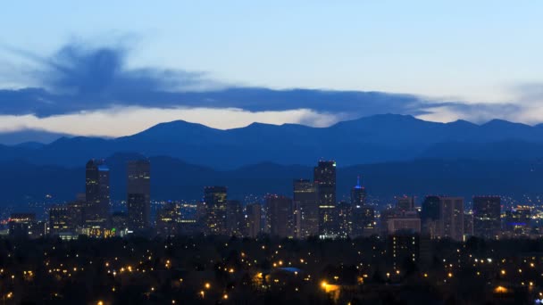 Denver Skyline in der Abenddämmerung — Stockvideo