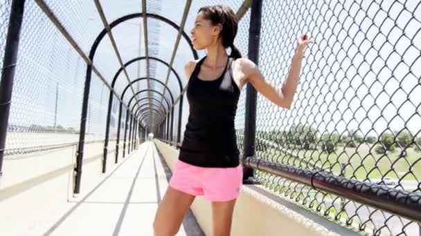 African American woman warming up before training — Stock Video