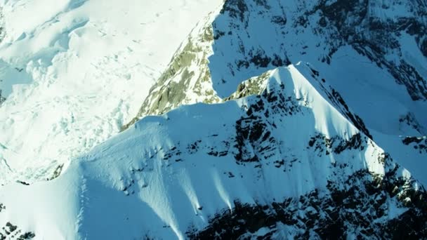 Snow capped bergstoppar i Grindelwald — Stockvideo