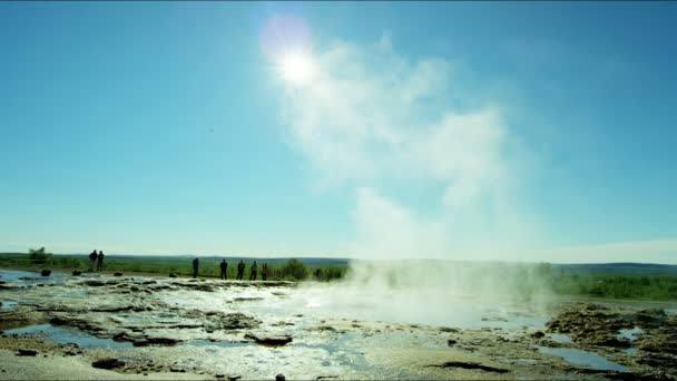 Geyser Strokkur Círculo Dorado — Vídeos de Stock