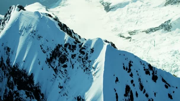 Kar dağ zirveleri Grindelwald içinde şapkalı — Stok video