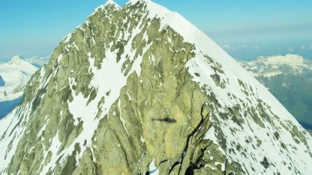 Picos de montaña nevados en Grindelwald — Vídeo de stock