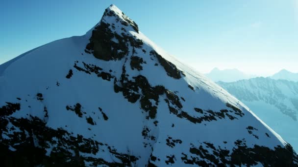 Schneebedeckte Berggipfel im Grindelwald — Stockvideo