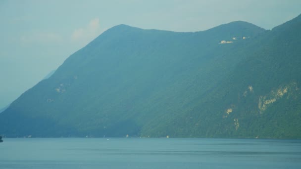 Lago Lugano en Suiza Alpes — Vídeo de stock