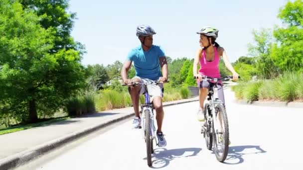 Couple riding their bicycles in park — Stock Video