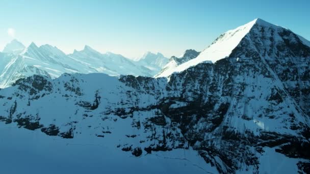 Picos de montanha cobertos de neve em Grindelwald — Vídeo de Stock