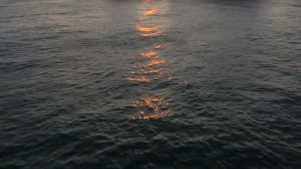 Île de Wight Aiguilles littoral au coucher du soleil — Video