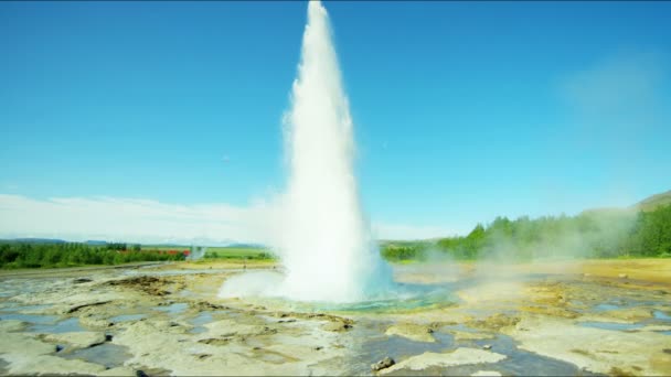 Geyser Strokkur Círculo Dorado — Vídeos de Stock