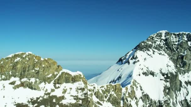 Ośnieżone szczyty górskie w Grindelwald — Wideo stockowe