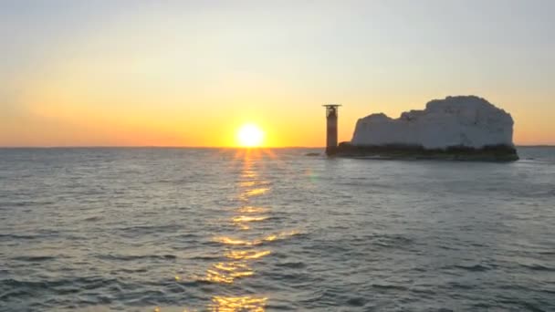 Île de Wight Aiguilles littoral au coucher du soleil — Video