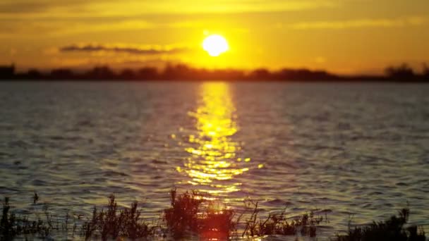 Puesta de sol sobre el mar Mediterráneo — Vídeo de stock