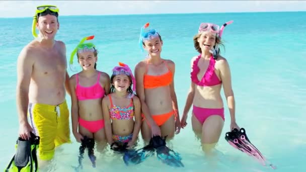 Caucasian family with snorkeling equipment — Stock Video