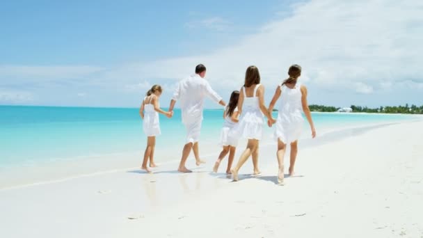 Caucasian family enjoying beach vacation — Stock Video
