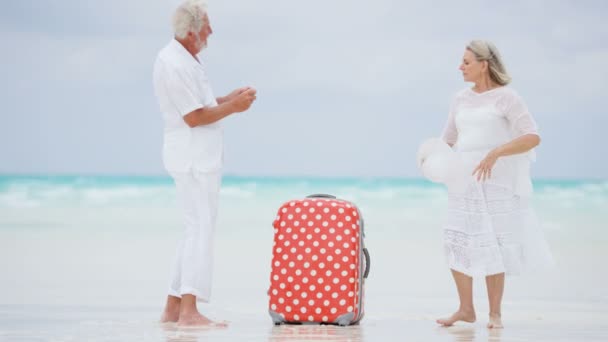 Senior couple taking photos on beach — Stock Video