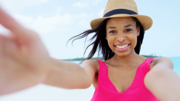 African American girl having fun on beach — Stock Video