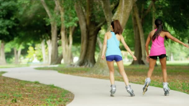 Multi ethnic women roller skating in park — Stock Video