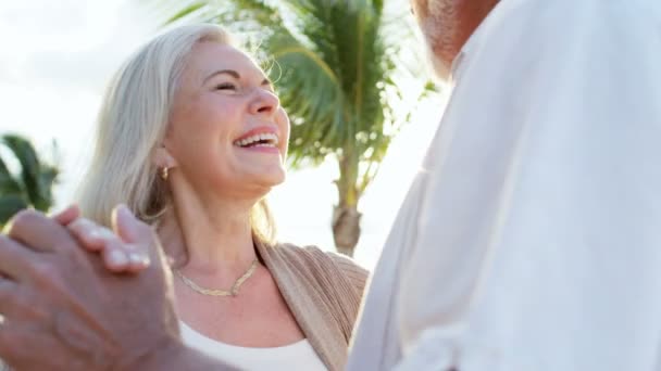 Caucasian senior couple dancing at sunset — Stock Video