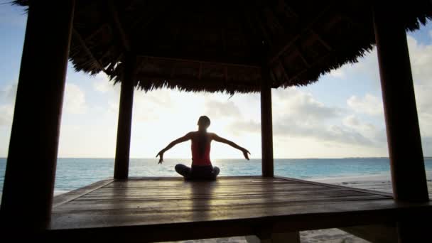 Young girl practicing yoga on the beach — Stock Video