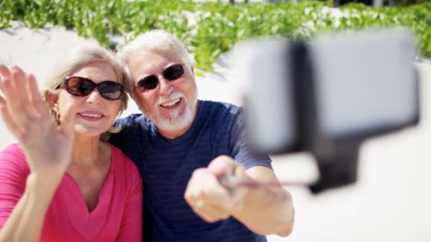 Senior couple taking selfie on the beach — Stock Video