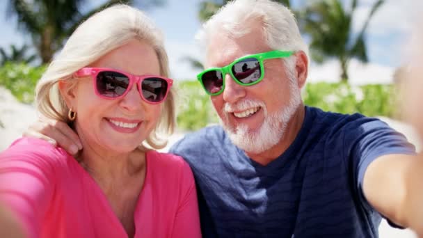 Senior couple taking selfie on the beach — Stock Video