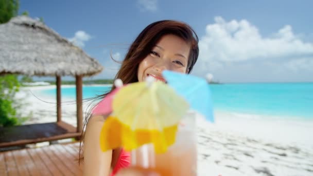 Chinese girl with party cocktail on the beach — Stock Video