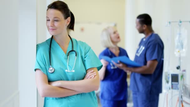 Female young doctor in medical center corridor — Stock Video