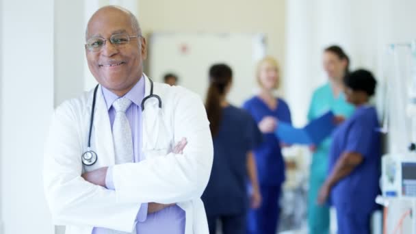 Doctor wearing white coat in hospital corridor — Stock Video