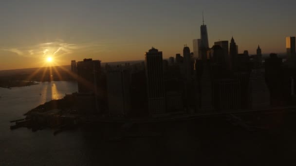 New York skyline de la ville au coucher du soleil — Video