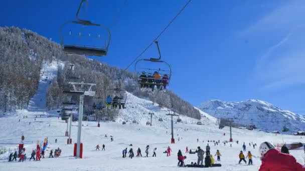 Time lapse de la station de ski dans la vallée des Alpes — Video