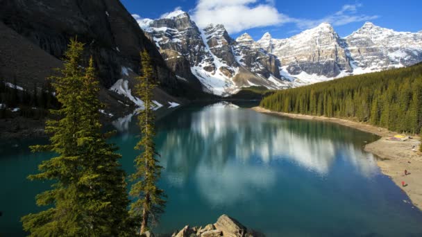 Laghi e montagne glaciali blu — Video Stock