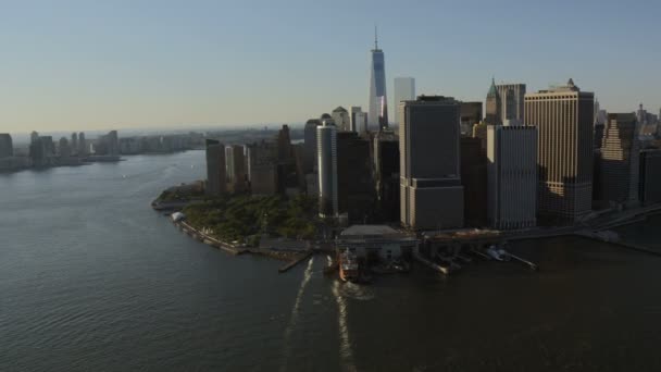 New Yorker Skyline mit Wolkenkratzern — Stockvideo