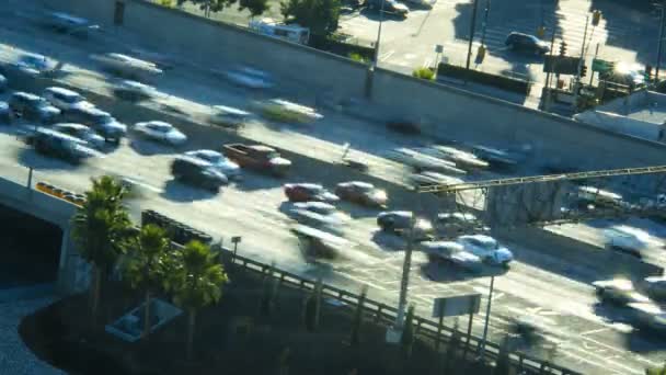 Ruchu commuter autostrada w godzinach szczytu w Kalifornii — Wideo stockowe