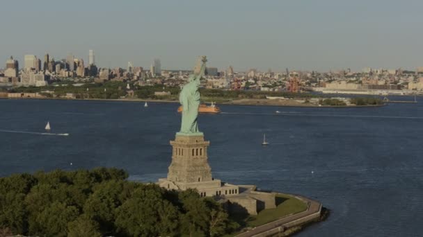 Estatua de la libertad en Nueva York — Vídeo de stock