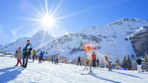 Time lapse of ski resort in Alps valley — Stock Video