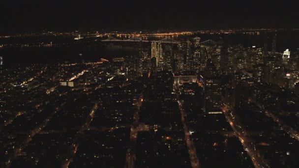 Vista aérea iluminada Rascacielos en San Francisco — Vídeo de stock