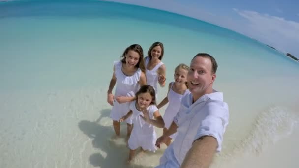 Caucasian family making self video portrait — Stock Video