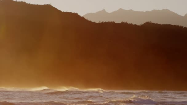 Sunset over Pacific ocean waves on Hawaii — Stock Video