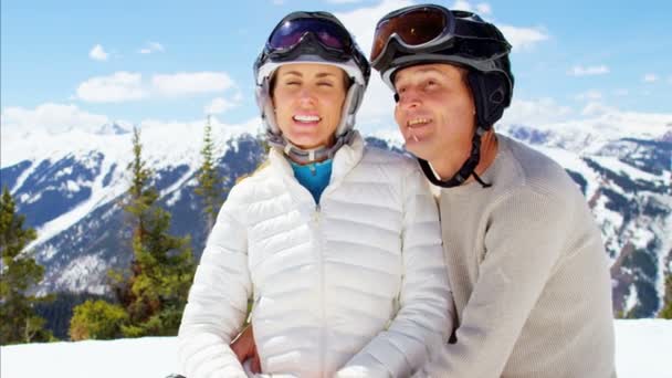 Caucasian couple enjoying their winter vacation — Stock Video