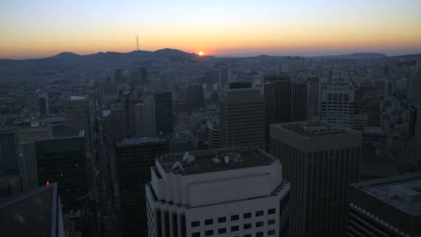 Rascacielos, tejados y calles de la ciudad de San Francisco — Vídeos de Stock