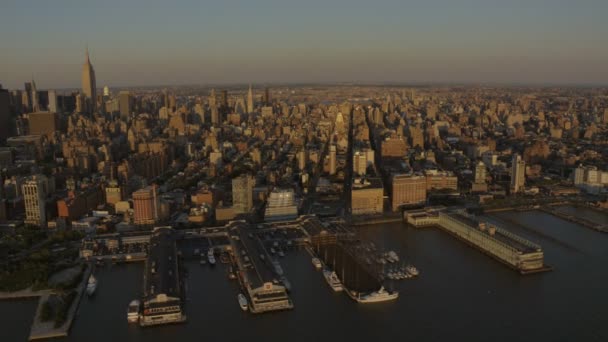 Ciudad de Nueva York skyline con rascacielos — Vídeo de stock