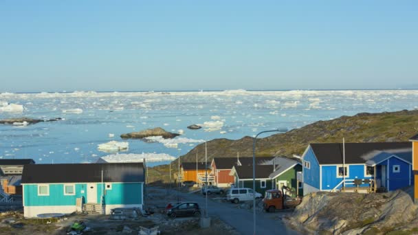 Ciudad ártica con casas coloridas — Vídeos de Stock